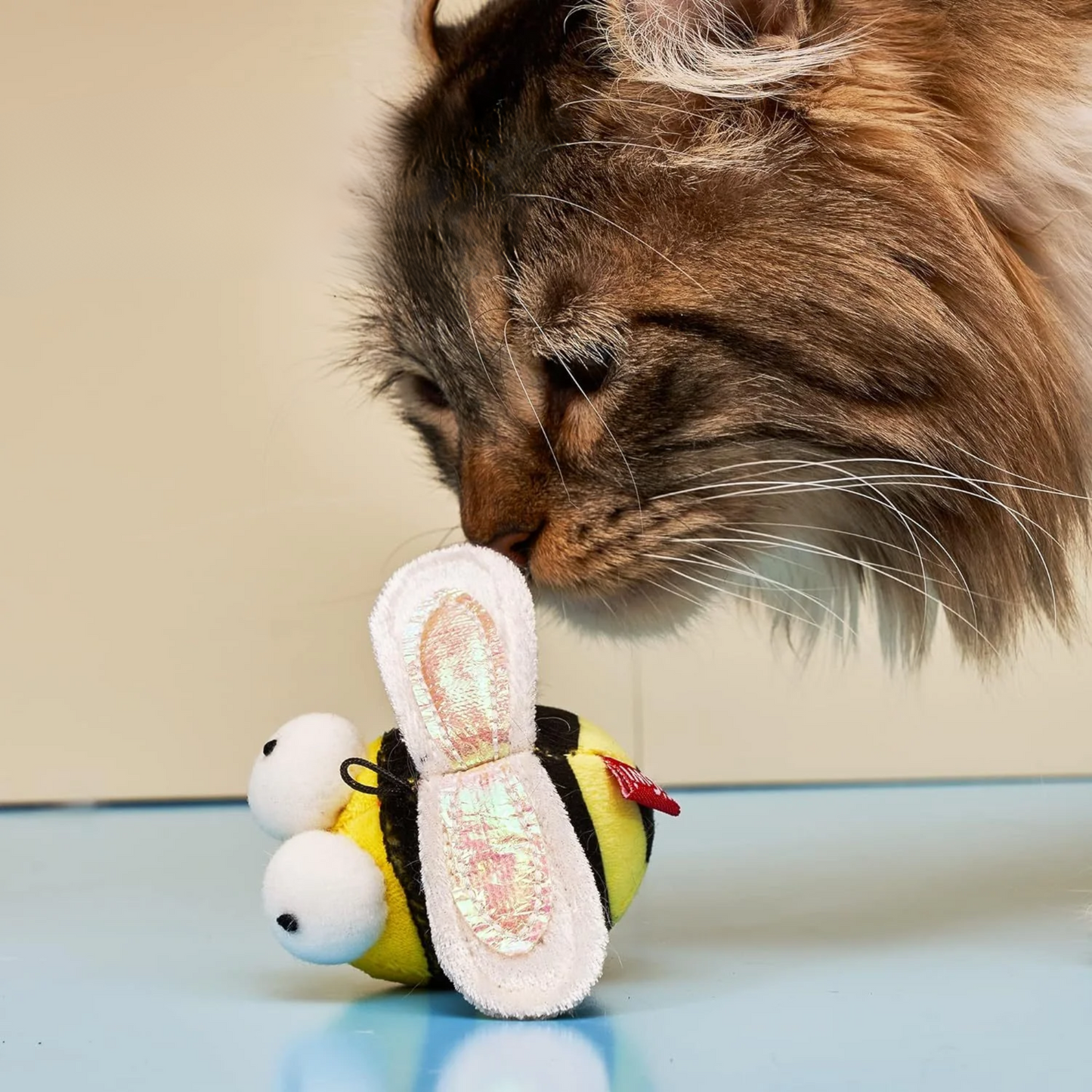 Interactive Bumble Bee Cat Toy – Buzzing Fun